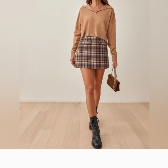 Looking for this reformation skirt, size 0 - Picture 4 of 5